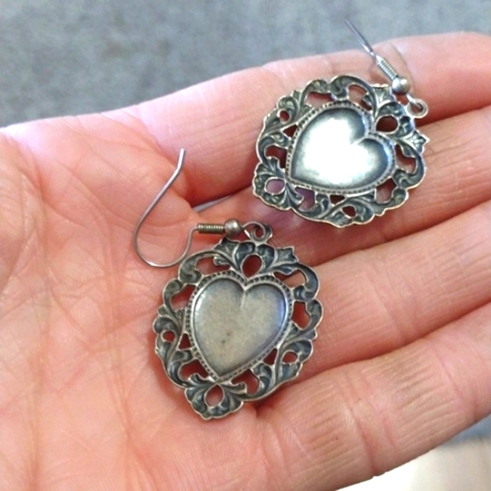 VINTAGE FILIGREE HEART SILVER-TONE DROP DANGLE HOOK 2.1" EARRINGS - Picture 6 of 8